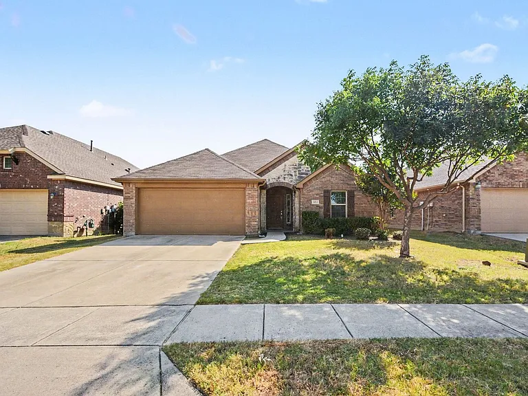 1412 Villa Paloma Blvd — Photo 1