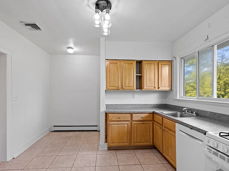 245 W Walnut St #2 — Photo 11