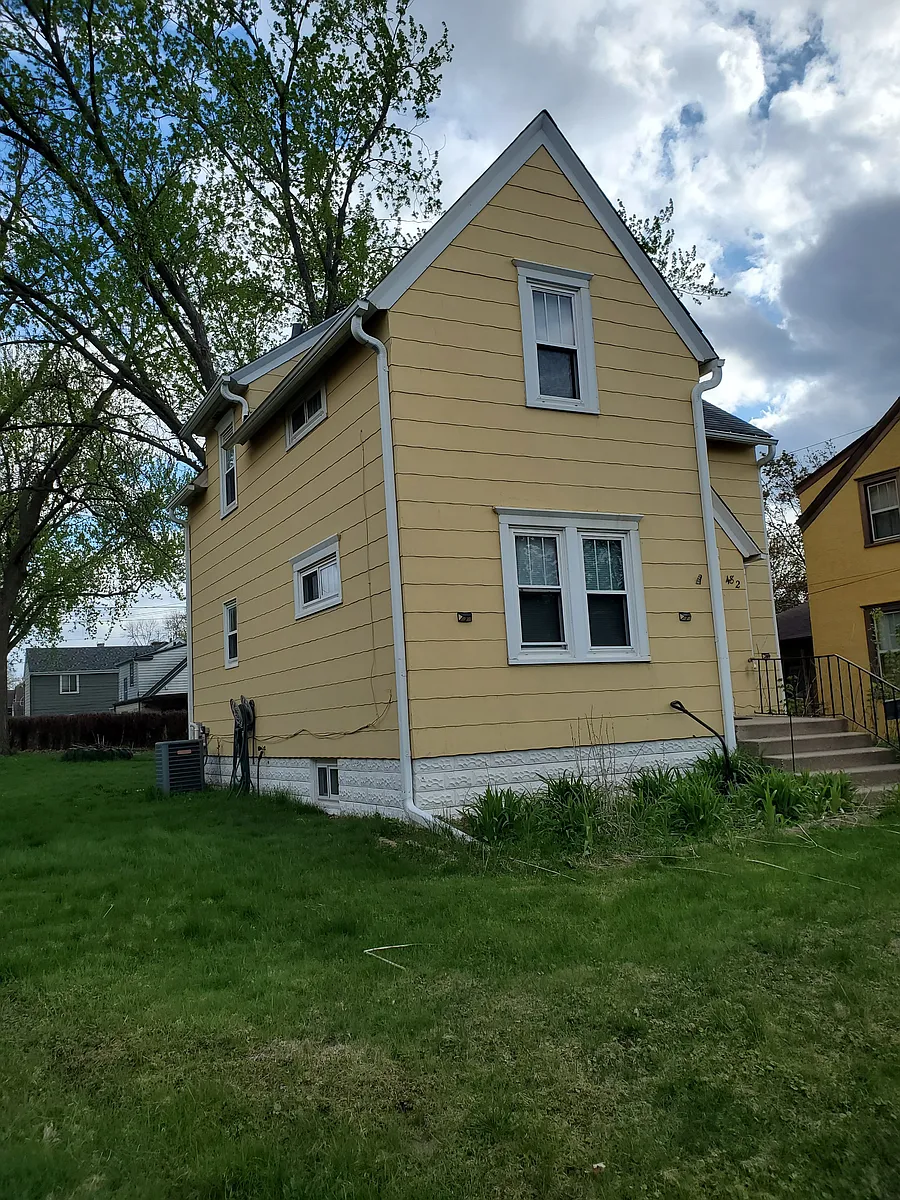 Building Photo - 482 Annapolis St W