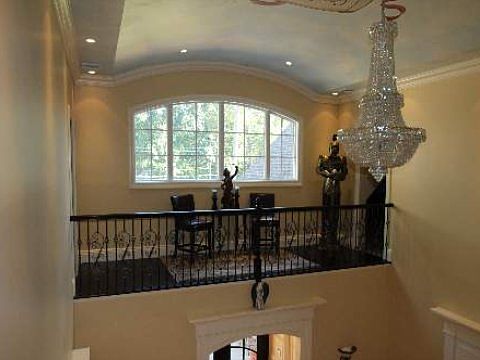 4th image of 301 Vanderbilt Pkwy