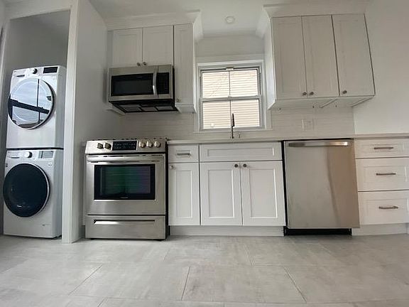 3rd image of 1527 Research Ave