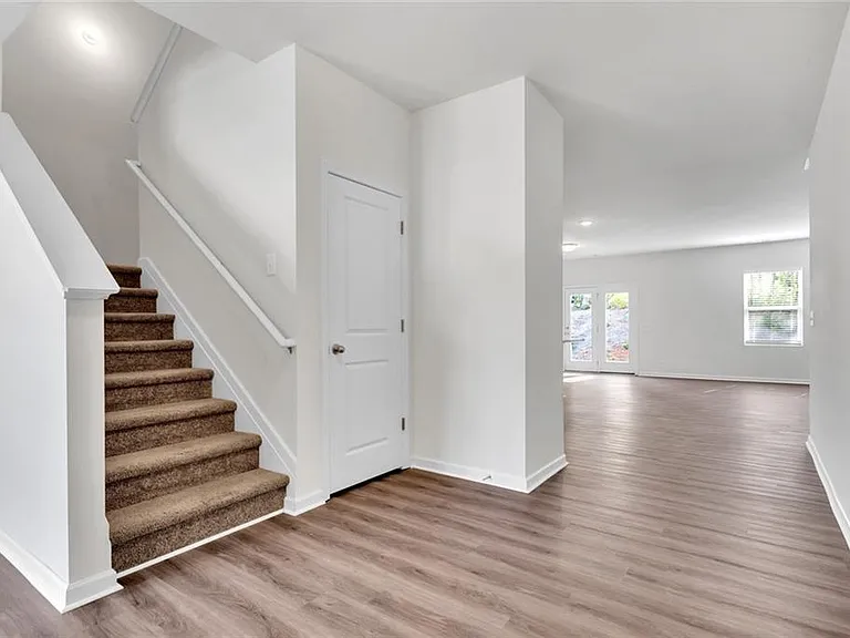 Darby Dr — Photo 3