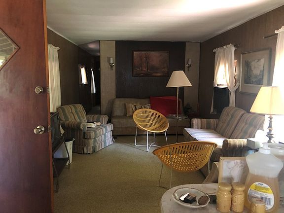 4th image of 70 Evergreen Dr