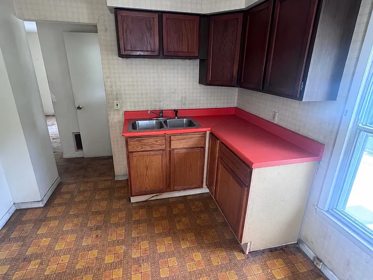 1975 E North St — Photo 11
