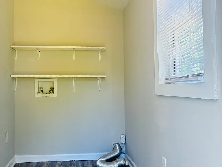 313 E Gibbs St — Photo 16
