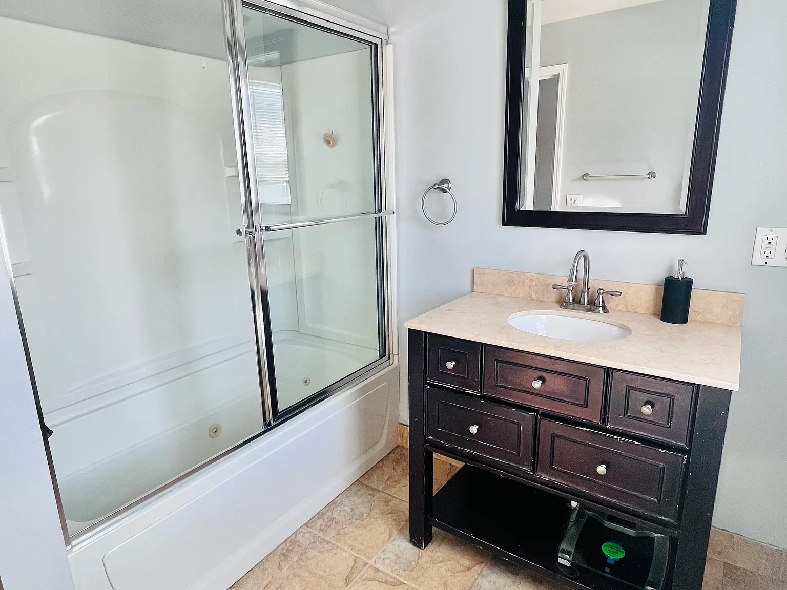 4 bed, 2900 sqft, $1,000 — Photo 4
