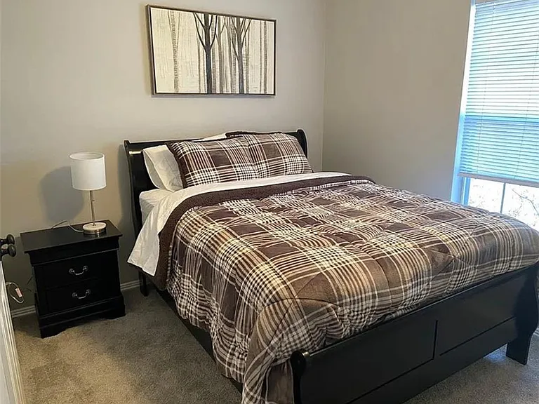 826 W Peachtree Dr #1 — Photo 12