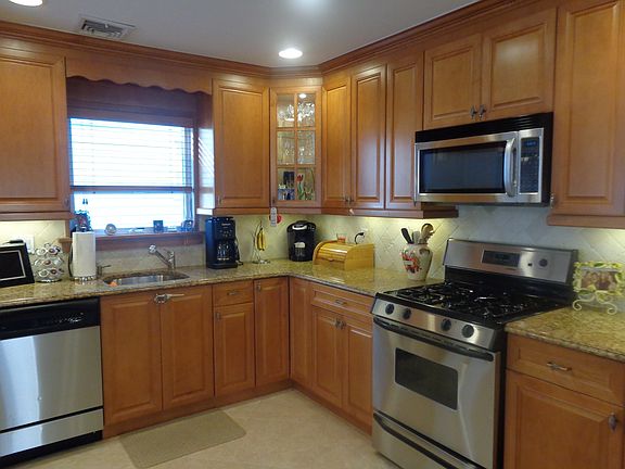 4th image of 179 Sinclair Ave