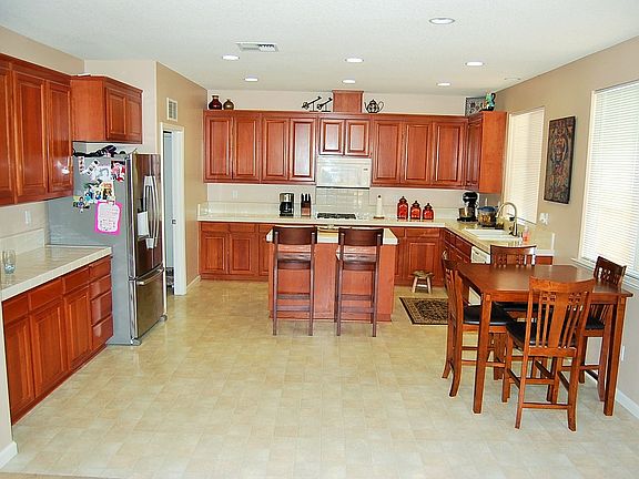 3rd image of 115 Tennyson Ct