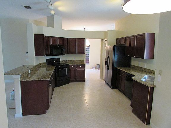 3rd image of 4430 White Oak Cir