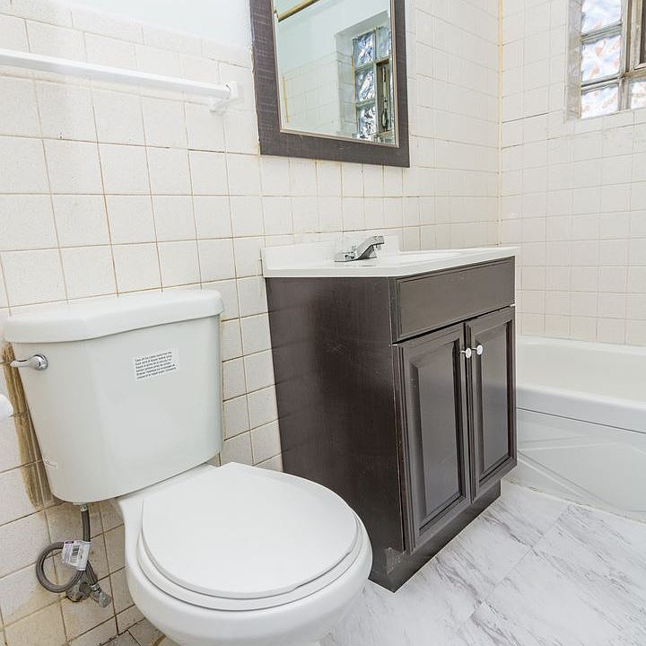 1st image of 7423 S Yates Blvd APT 3E