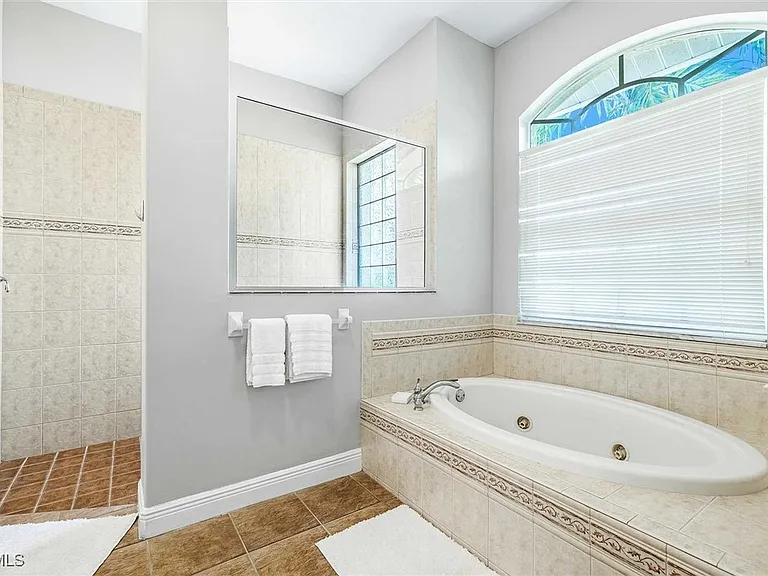 2601 SW 39th Ter — Photo 12