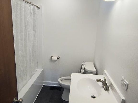 4th image of 3S276 Gates Pl