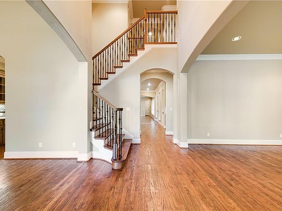 3rd image of 5606 Bryn Mawr Dr