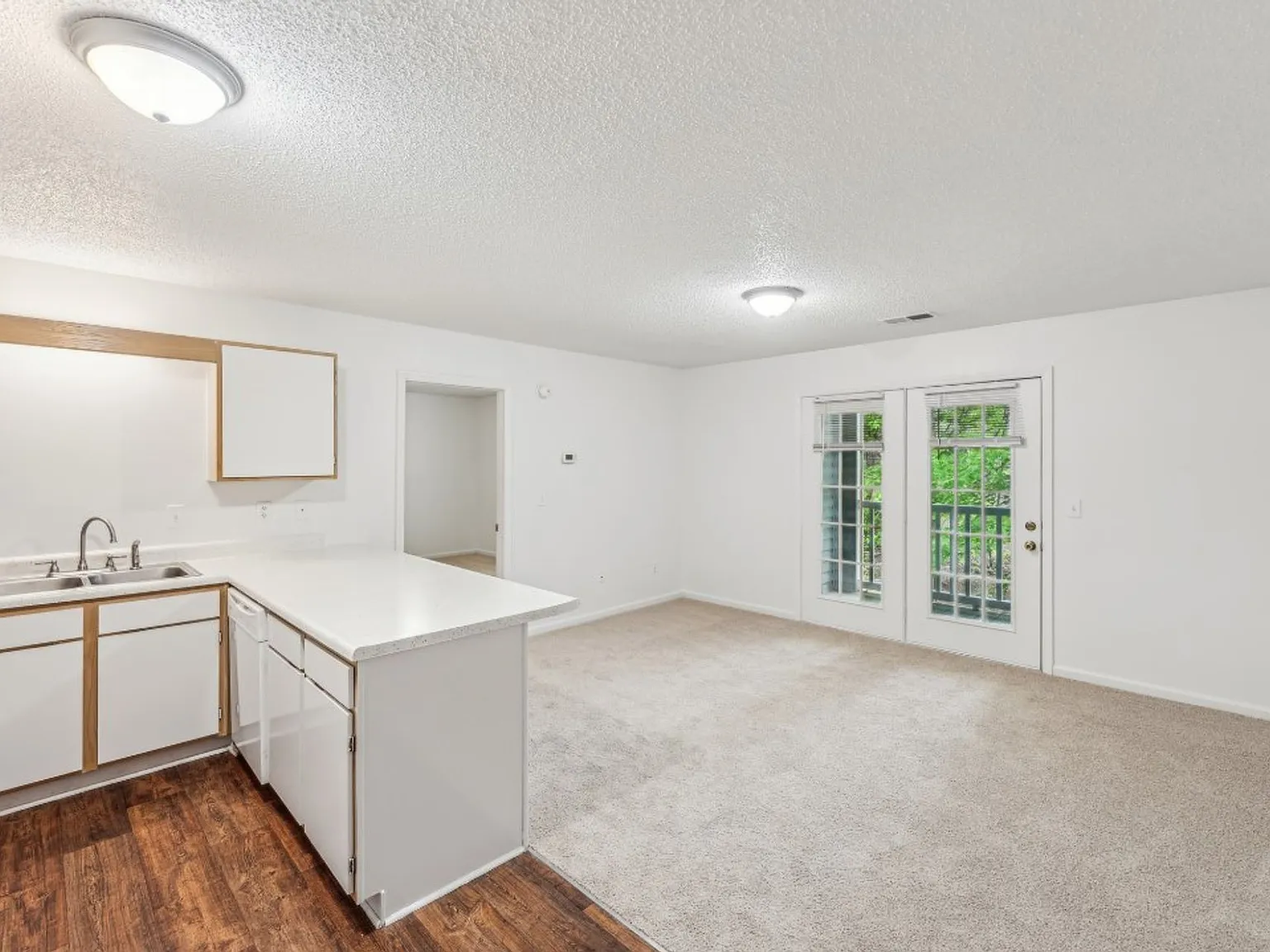 Arlington Apartments — Photo 3