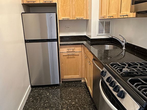 4th image of 435 E 79th St APT 9T