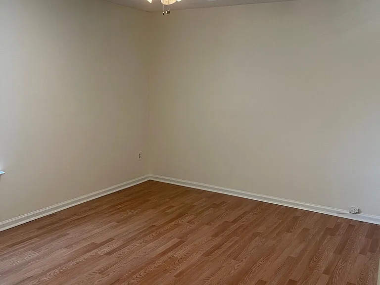 121 Barksdale Ct — Photo 14