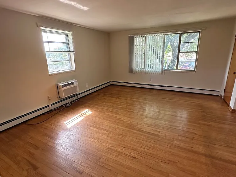 4020 Nancy Dr — Photo 2
