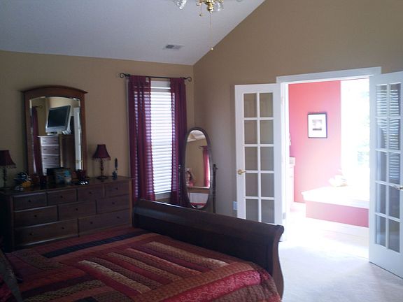 Georgeous Master bed 