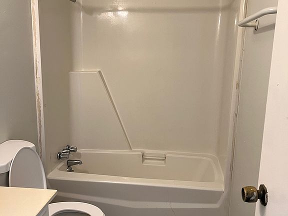 5th image of 209 Adams St #209