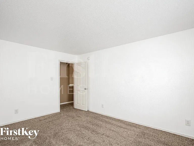 10019 Olympic Cir — Photo 12