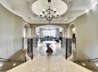 3901 Hampstead Rd, La Canada Flintridge, CA 91011