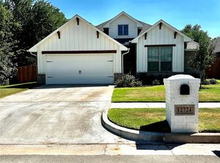12724 SW 8th St, Yukon, OK 73099