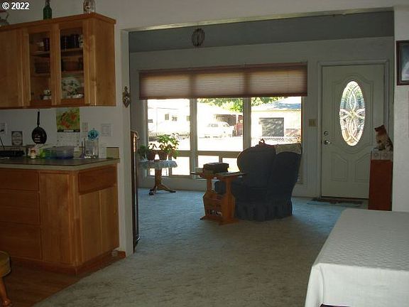 4th image of 156 W Killdeer St