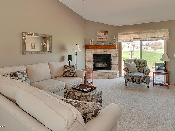 3rd image of 49601 Meadow Oak Trl