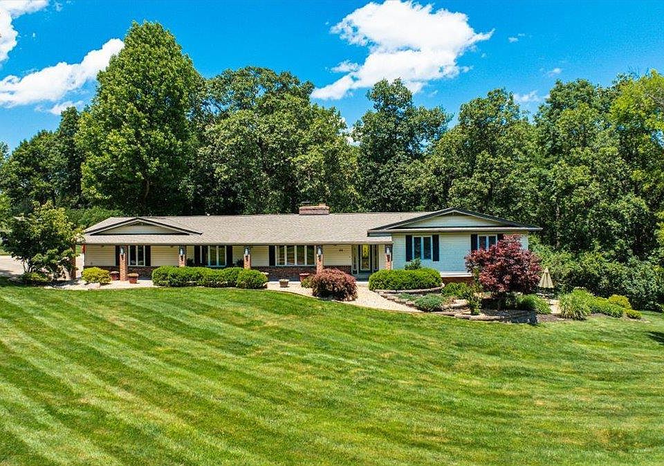 1st image of 44 Meadowbrook Country Club Est