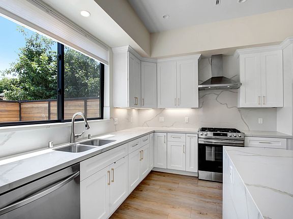 3rd image of 4106 Prospect Ave #4104