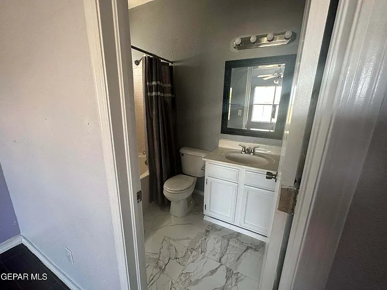 408 Hadley Pl — Photo 3