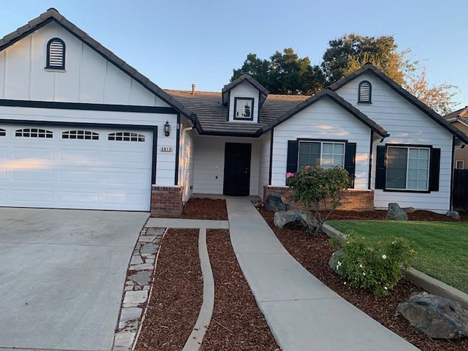 2nd image of 2612 E Pryor Dr