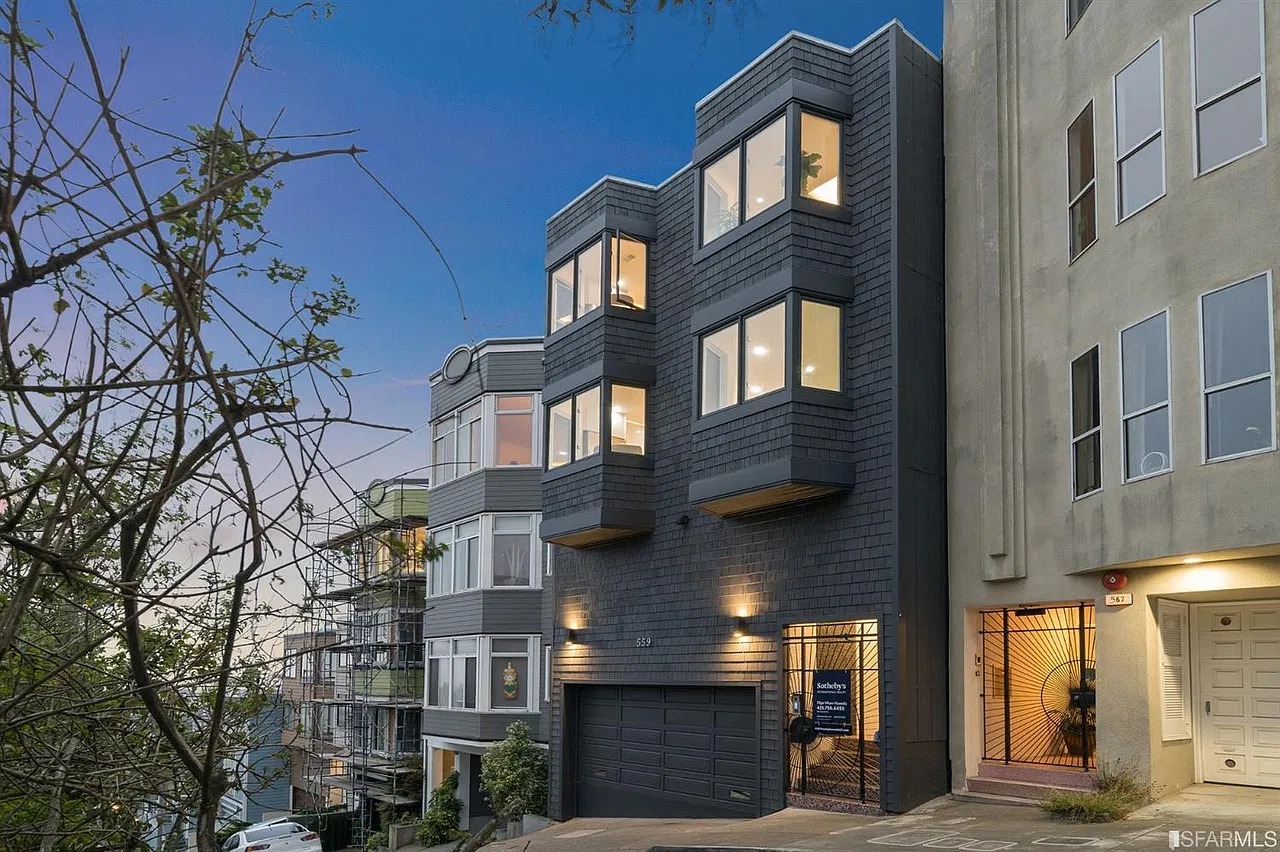 2 bed, 900 sqft, $6,800 — Photo 4