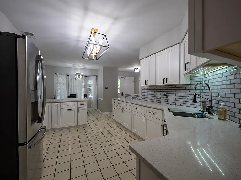 8031 Green Valley Ln — Photo 18