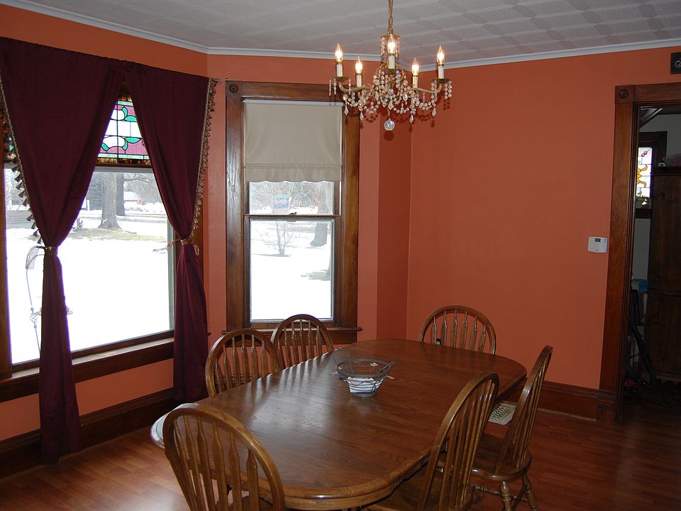 2nd image of 102 E Main St