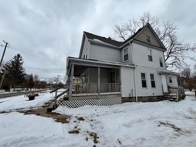 97 Fairgrove — Photo 2