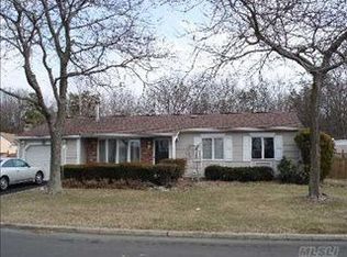 19 Annandale Rd, Holbrook, NY 11741