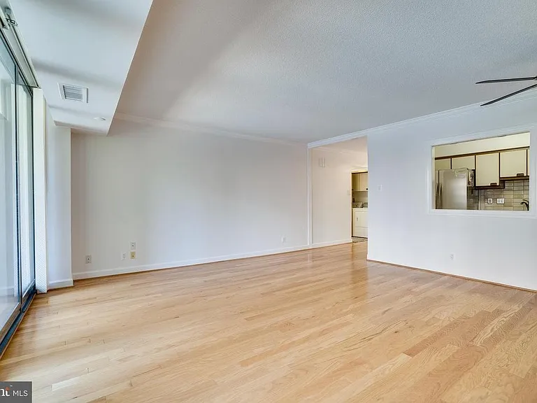 1200 Crystal Dr #411 — Photo 5