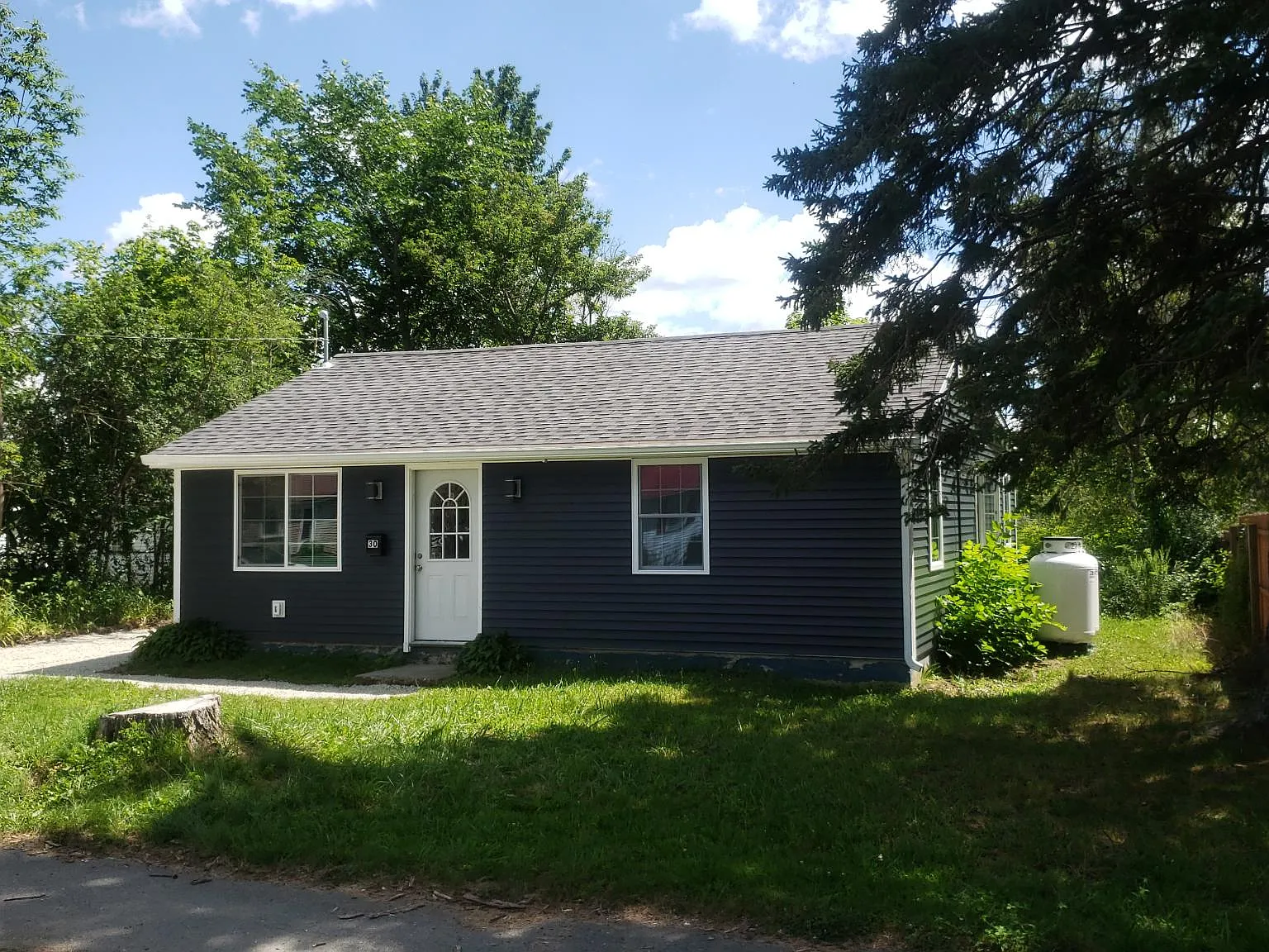 3 bed, 1100 sqft, $2,400 — Photo 4