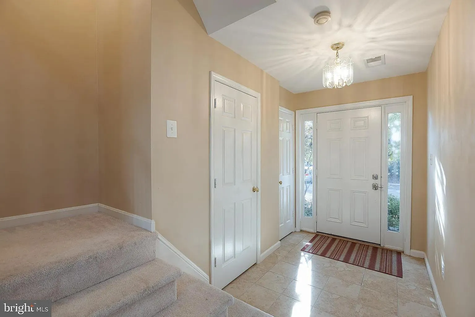 3 bed, 1912 sqft, $3,100 — Photo 3