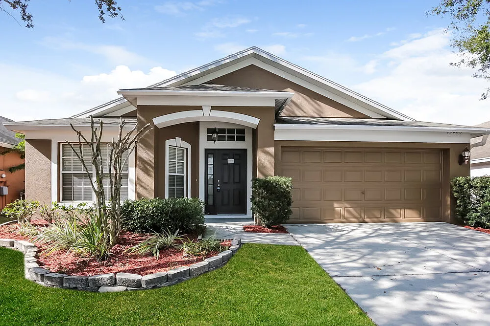 3 bed, 2.0 bath, 1839 sqft, $2,770 — Photo 1