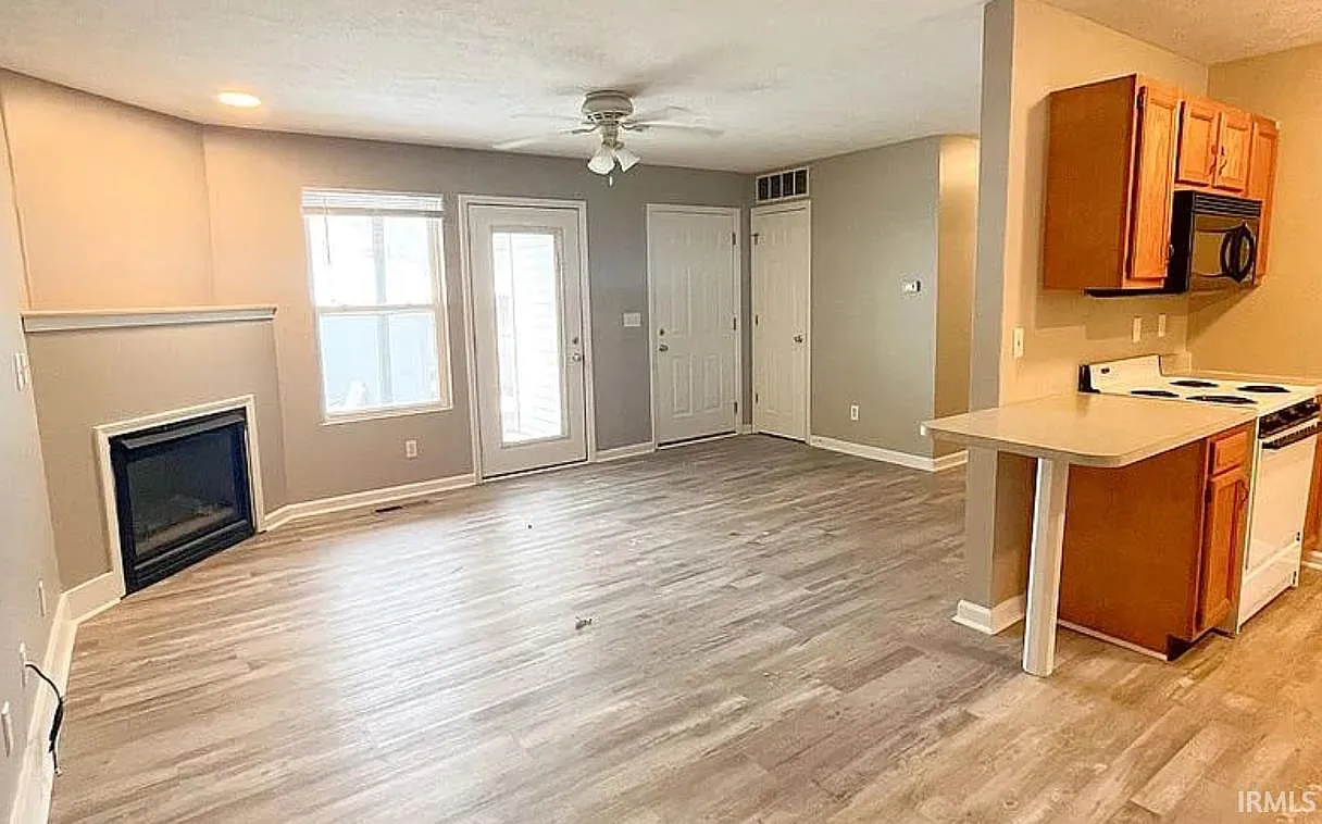 2 bed, 1.0 bath, 1000 sqft, $1,100 — Photo 2
