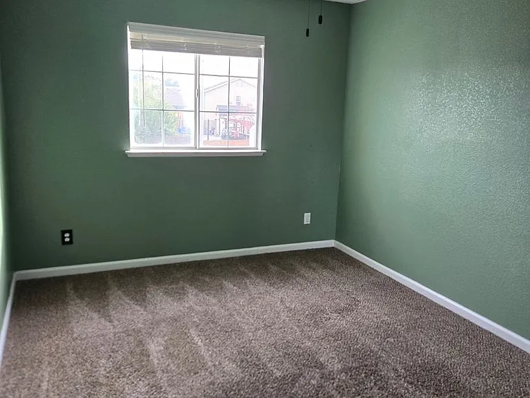 647 Vista Ct — Photo 21