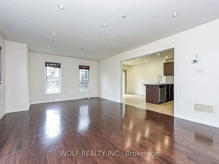 449 Tyrone Cres — Photo 8