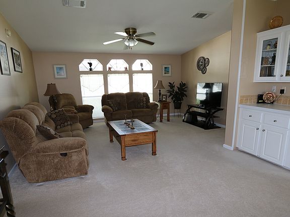2nd image of 403 Sioux Blvd