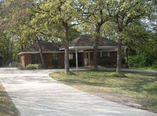 105 Shoshone Dr, Gainesville, TX 76240
