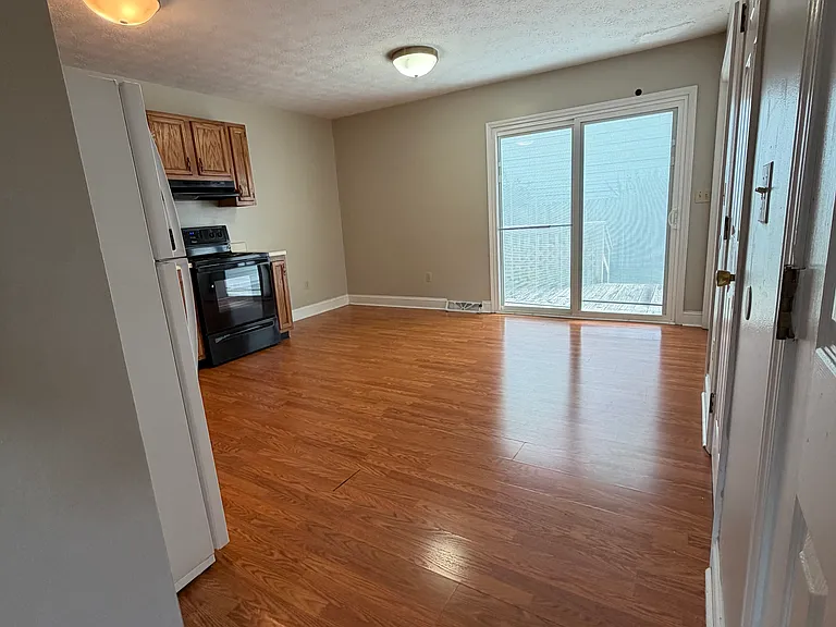 930 Beverly Dr #3 — Photo 2