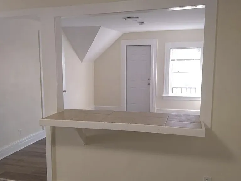 570 Broad St #3C — Photo 2