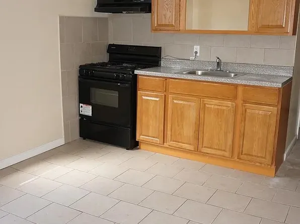 323 Park Ave #15C, Newark, NJ 07107